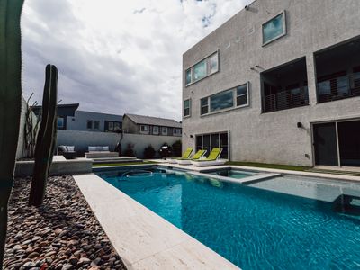 Luxury Mansion | Pool Paradise | Close To Strip