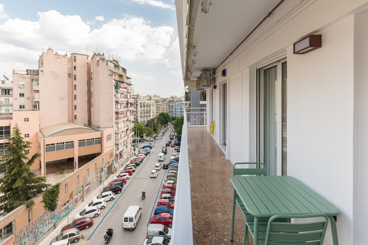 Dolly by halu!: Luxe apartment in Thessaloniki gallery image 5