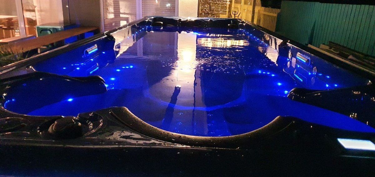 “The Prince” Luxury house with private chef gallery image 2