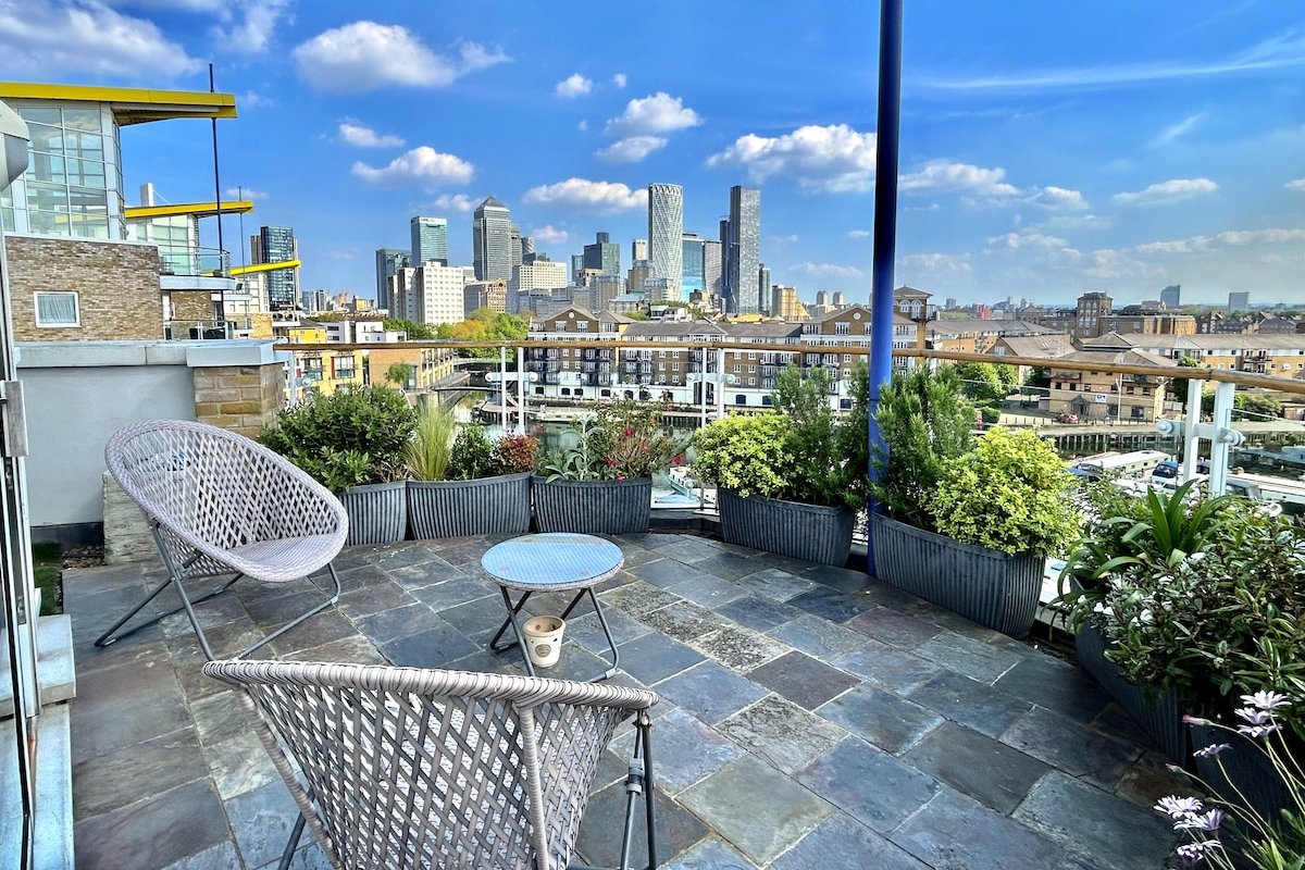 Heart Of London 3BR Penthouse: Skyline Of LND City gallery image 2