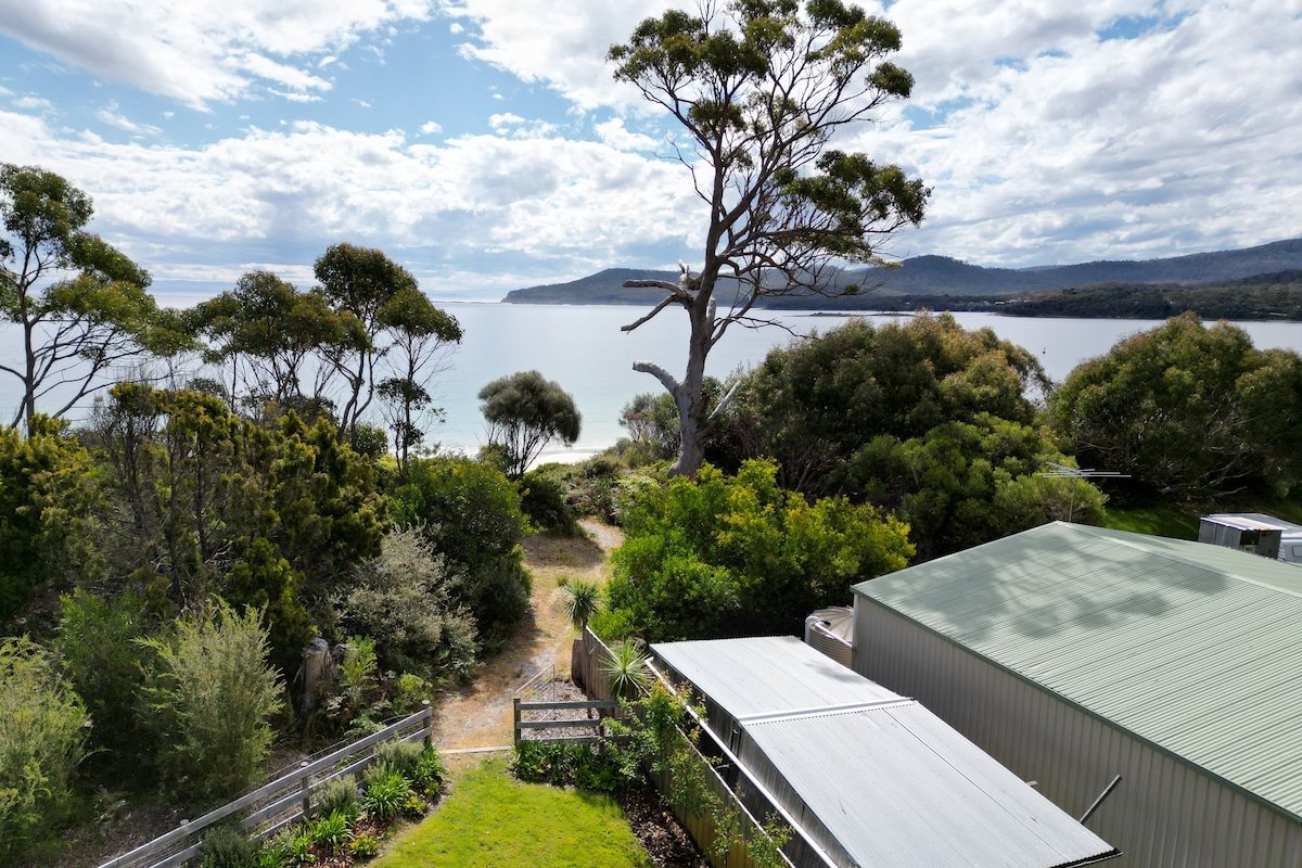 The Pearl – Beachfront, 5 Bedroom, Firepit gallery image 3