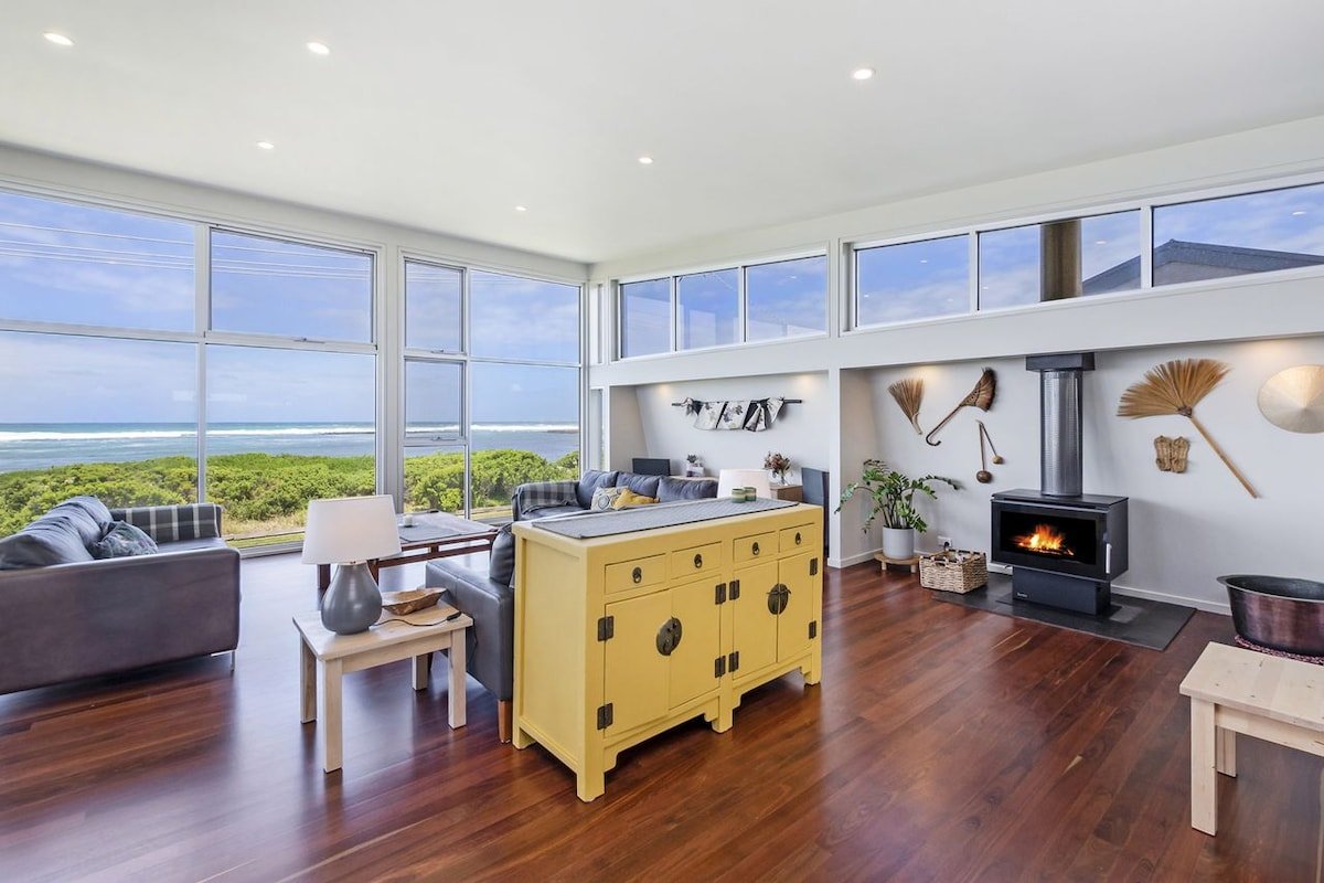 Sea-Lit South Beach frontage gallery image 2