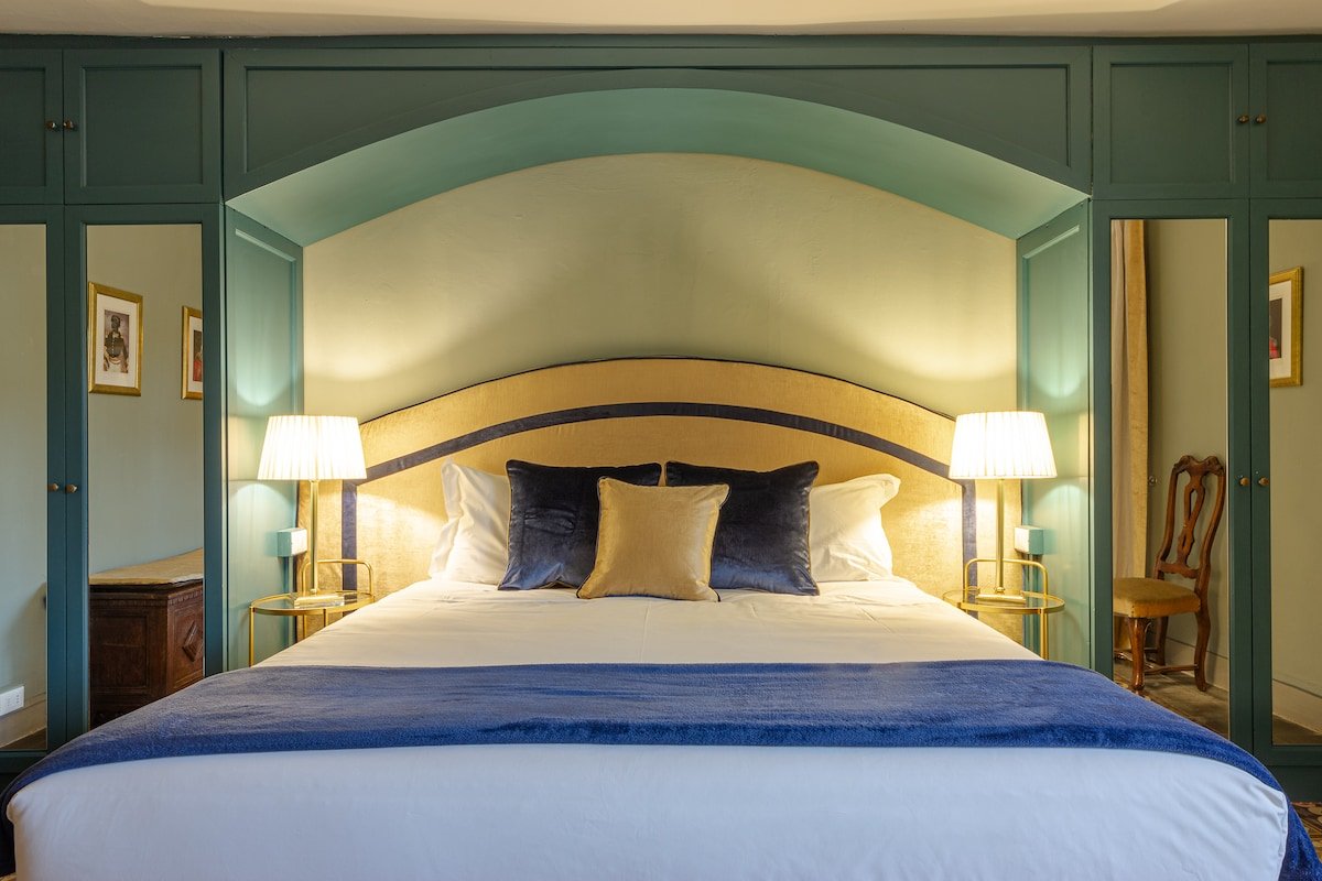 Uffizi Palace Centro elegant apartment + parking gallery image 2