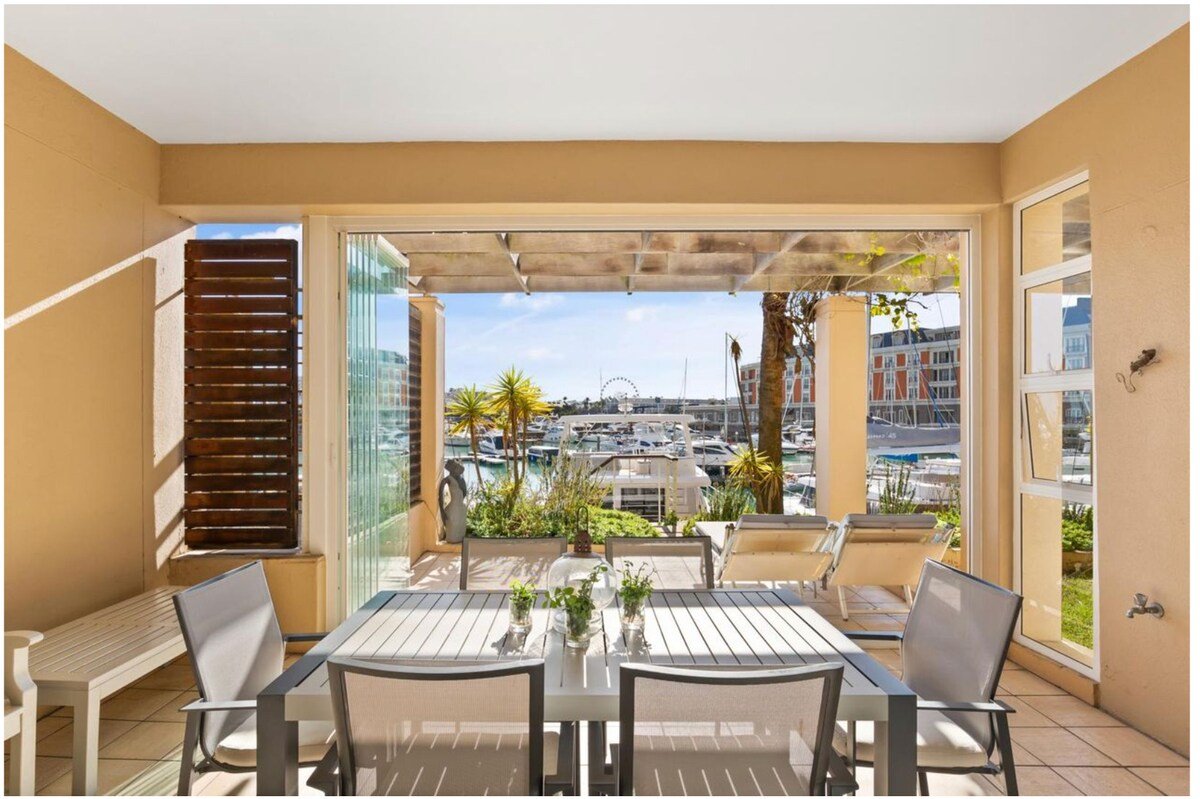 Luxury secure V&A Marina apartment; best location! gallery image 3
