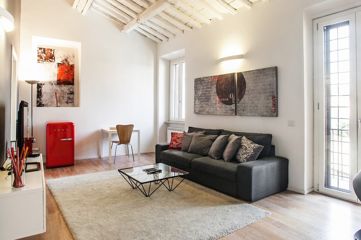 Spanish Steps Design Penthouse Private Terrace gallery image 3