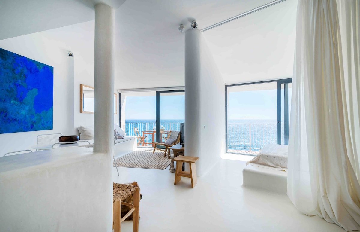 Spectacular ocean views design apartment with boat gallery image 2