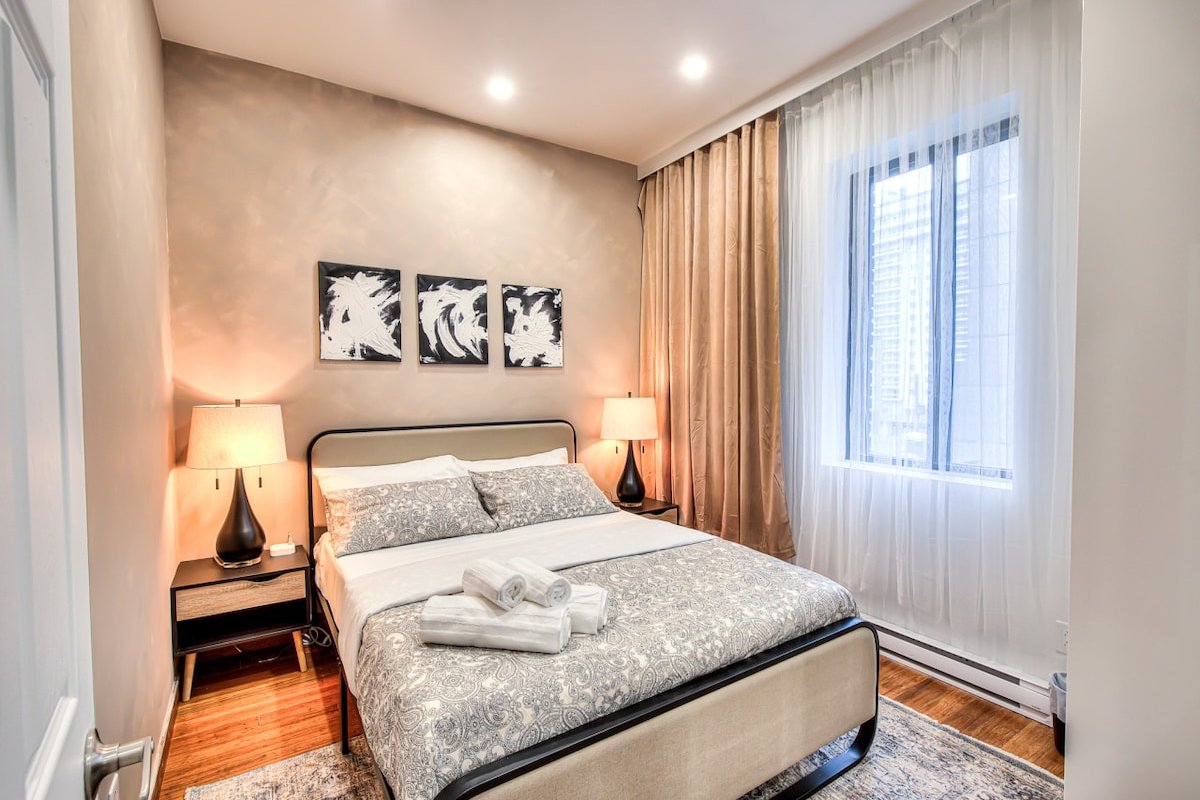 Downtown St Denis 2BR – Oasis Decor High Value VIP gallery image 3