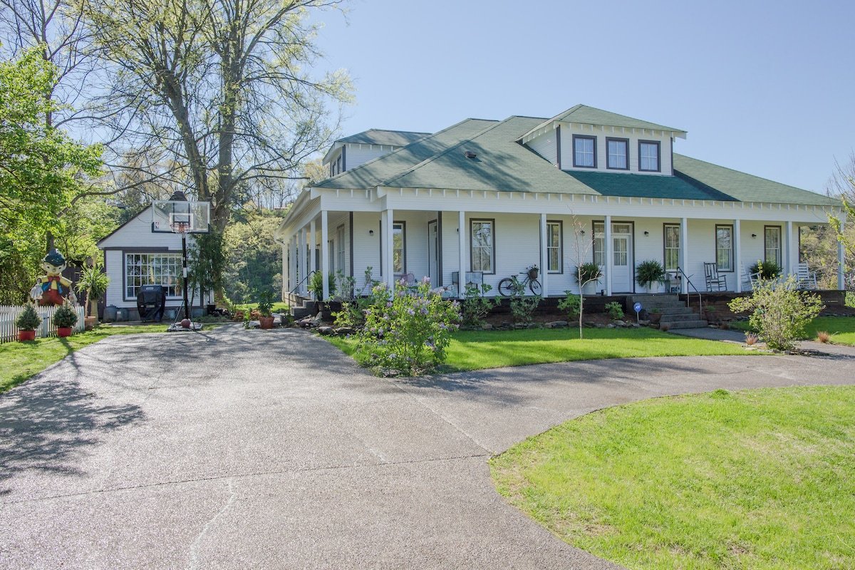 Perfect girl, guys On the water Close to downtown! gallery image 4