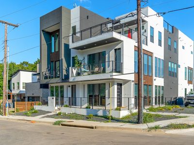 Luxurious 5 BD 5 BA Home|Rooftop + Hot tub + Grill