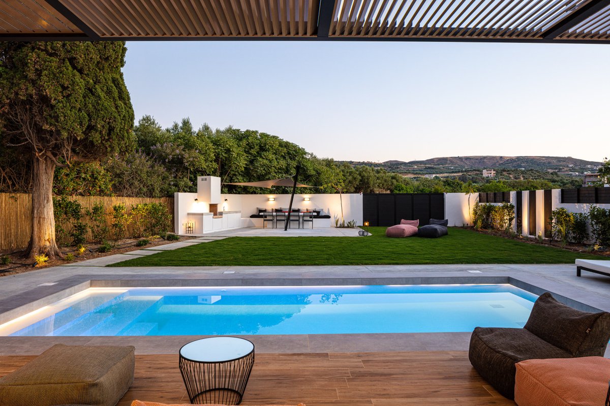 Family 4BR Villa, Ping Pong w Steps to Amenities