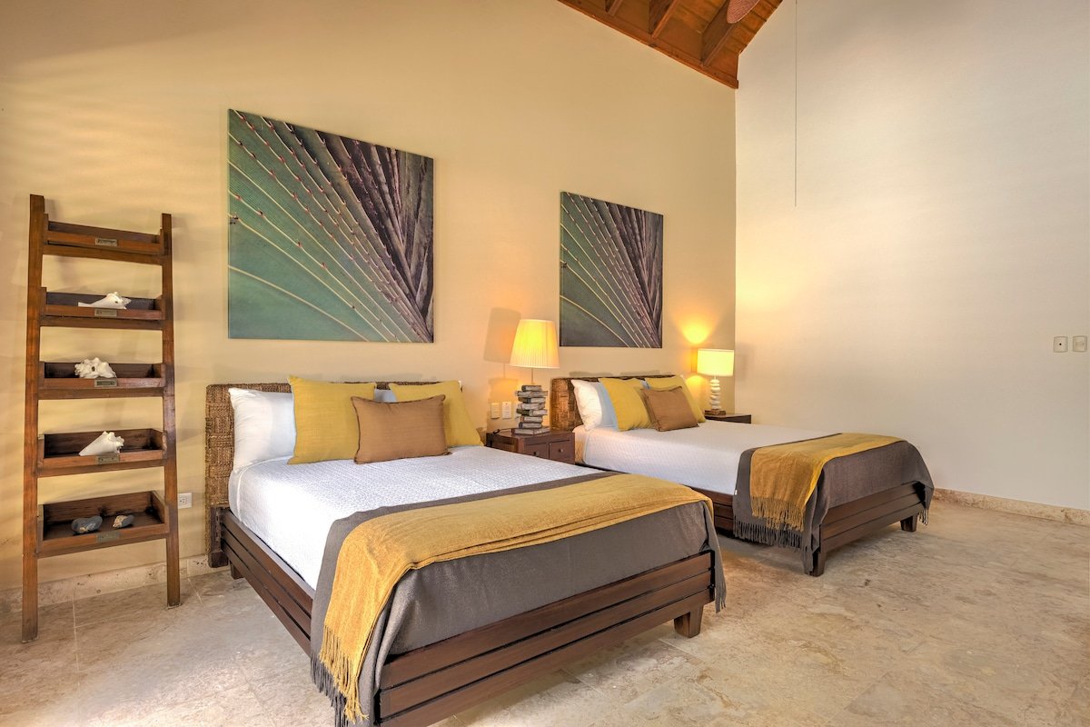 Villa Caballet – Eco-friendly villa w/ golf view gallery image 5