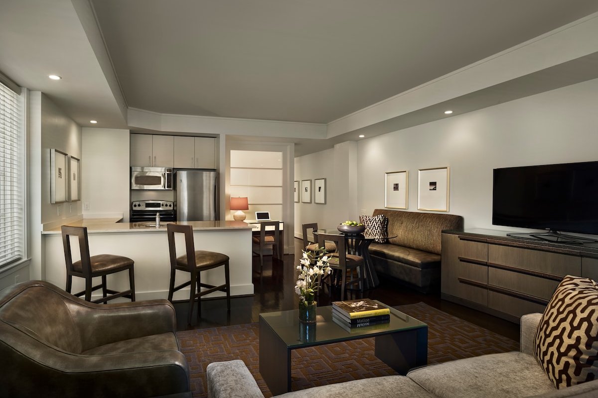 2BR Platinum Suite/Walk to White House Nat’l Mall gallery image 4