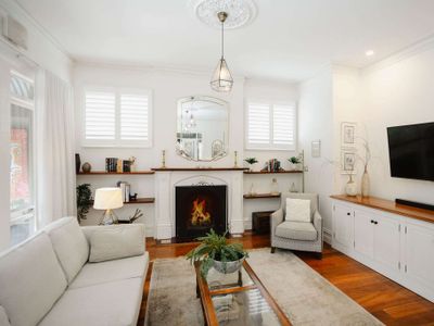 Luxury Retreat: Pool, Fireplace & Parking