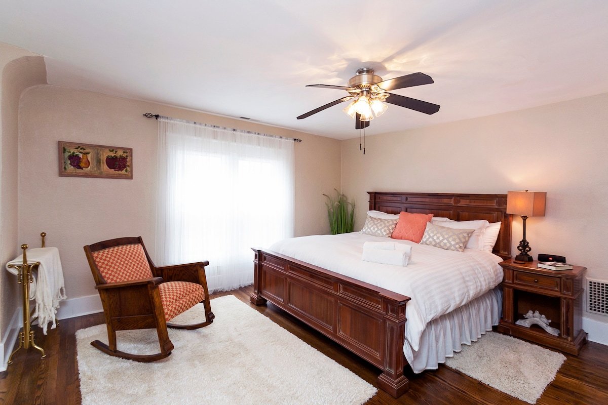 East Nashville – Historic Charm w/Modern Comfort gallery image 5