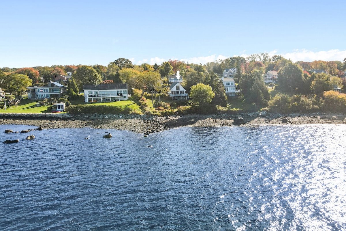 Waterfront A-frame Chalet with shore beach gallery image 4