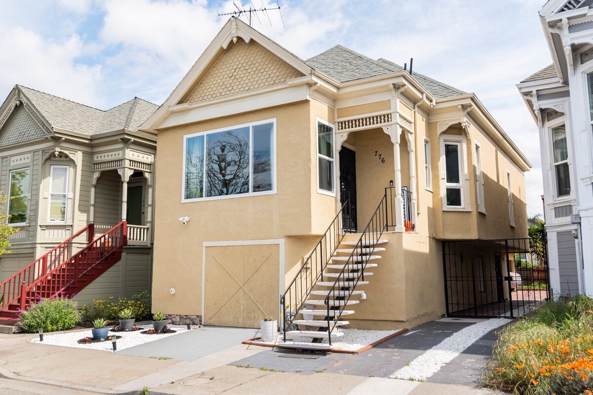 The Noir & Ivory Oakland Home gallery image 2