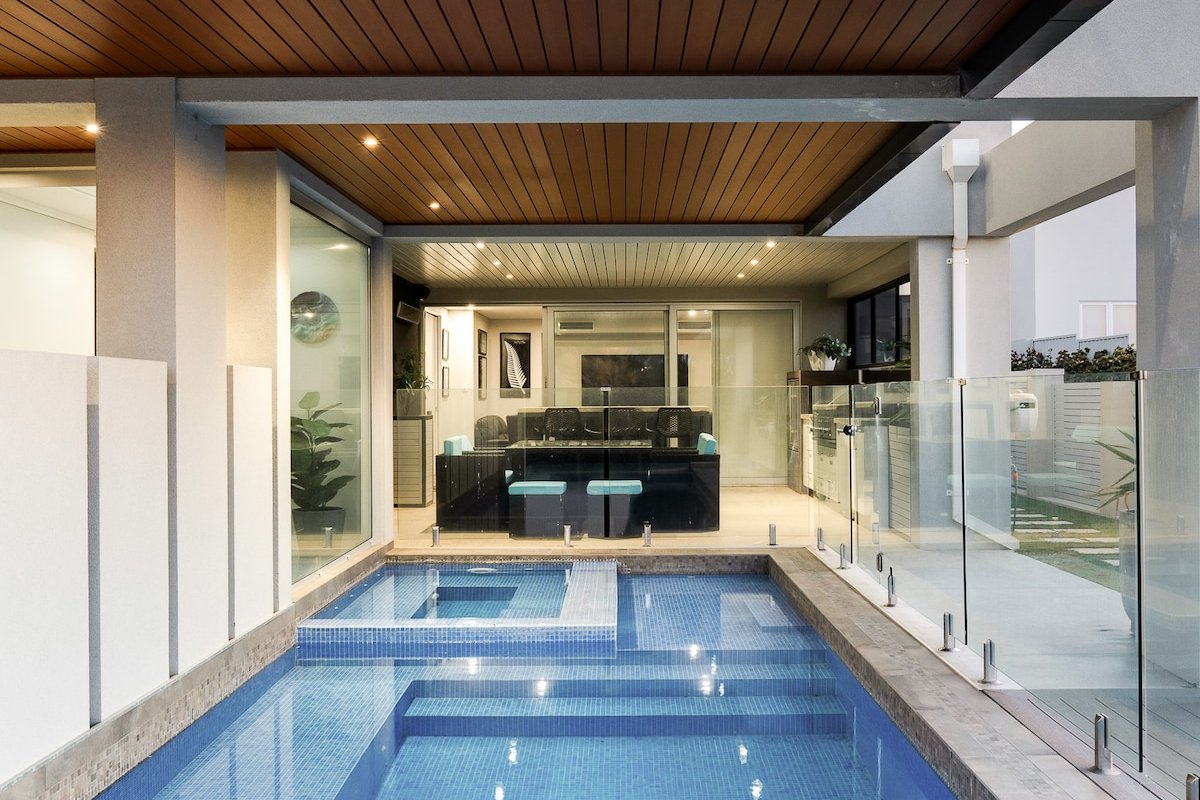 Coastal Luxury with Sunset Views gallery image 3