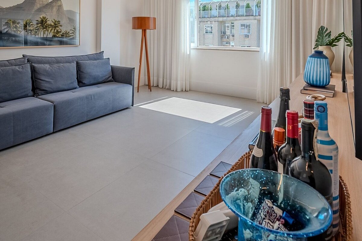 3 design rooms one block from Leblon beach gallery image 3