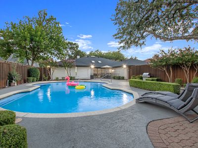 Spacious Luxe House Heated Pool Spa 4BR Sleeps 14+