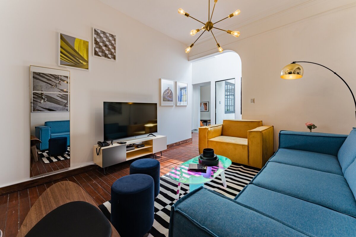 Roma Retreat: Modern Colonial Gem A/C 16 PAX gallery image 5