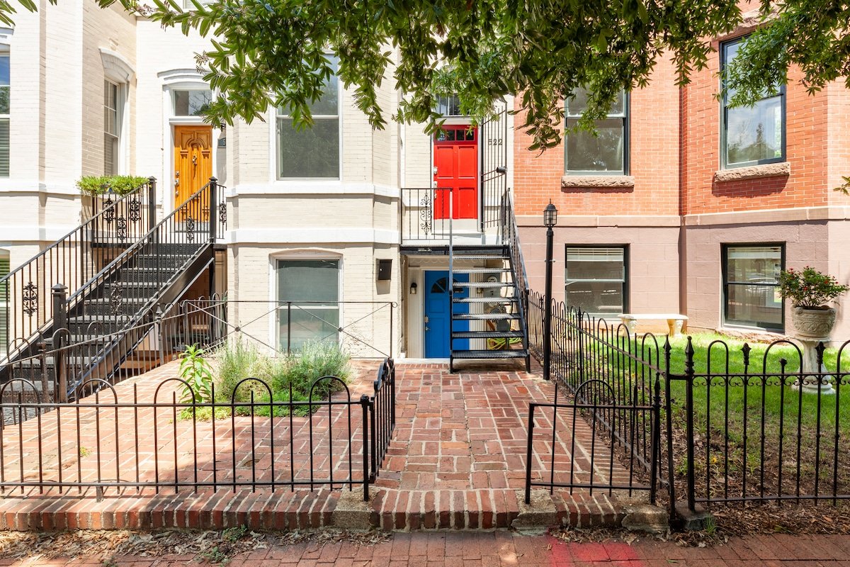 Luxury CapHill Townhouse-Free Parking-Central Loc gallery image 4