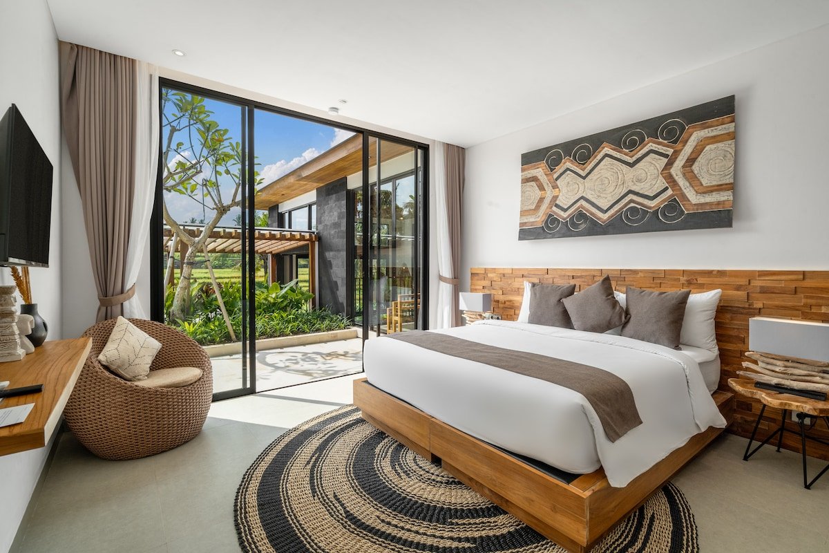 Tanah Yang Jauh : 5 BR Villa w/ Gym & Private Pool gallery image 2