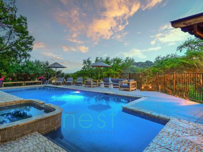 7 Mins to Downtn |Pool |Hot Tub |Pool Table