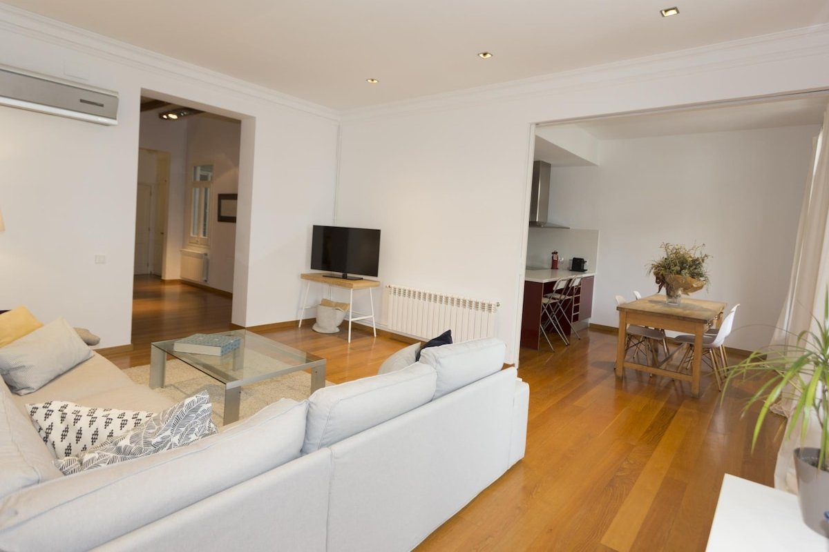Central three bedroom apartment with terrace gallery image 4