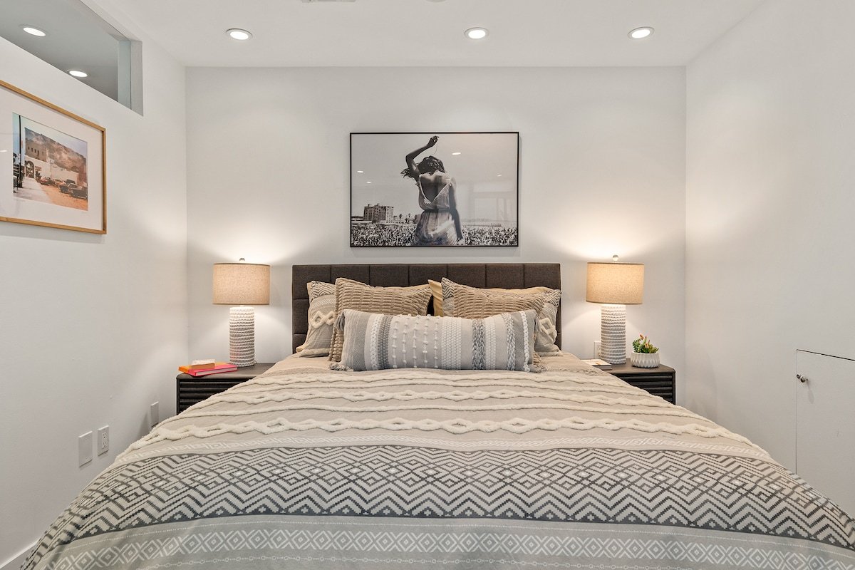 Hip Venice Home 3BD/1.5BA/WD – Steps from Beach! gallery image 4