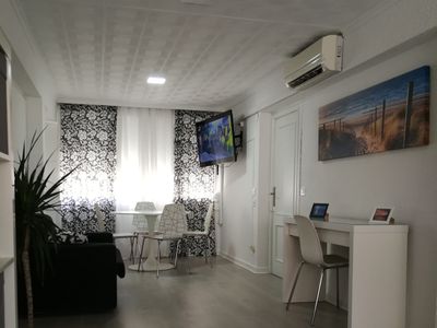 Very bright apartment near the beach, free wifi.