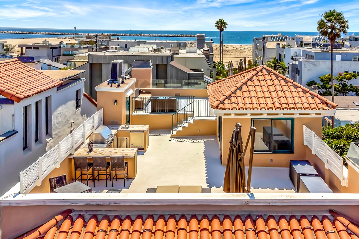 Luxury 5200sqft Villa w/Rooftop Deck-1min to Beach