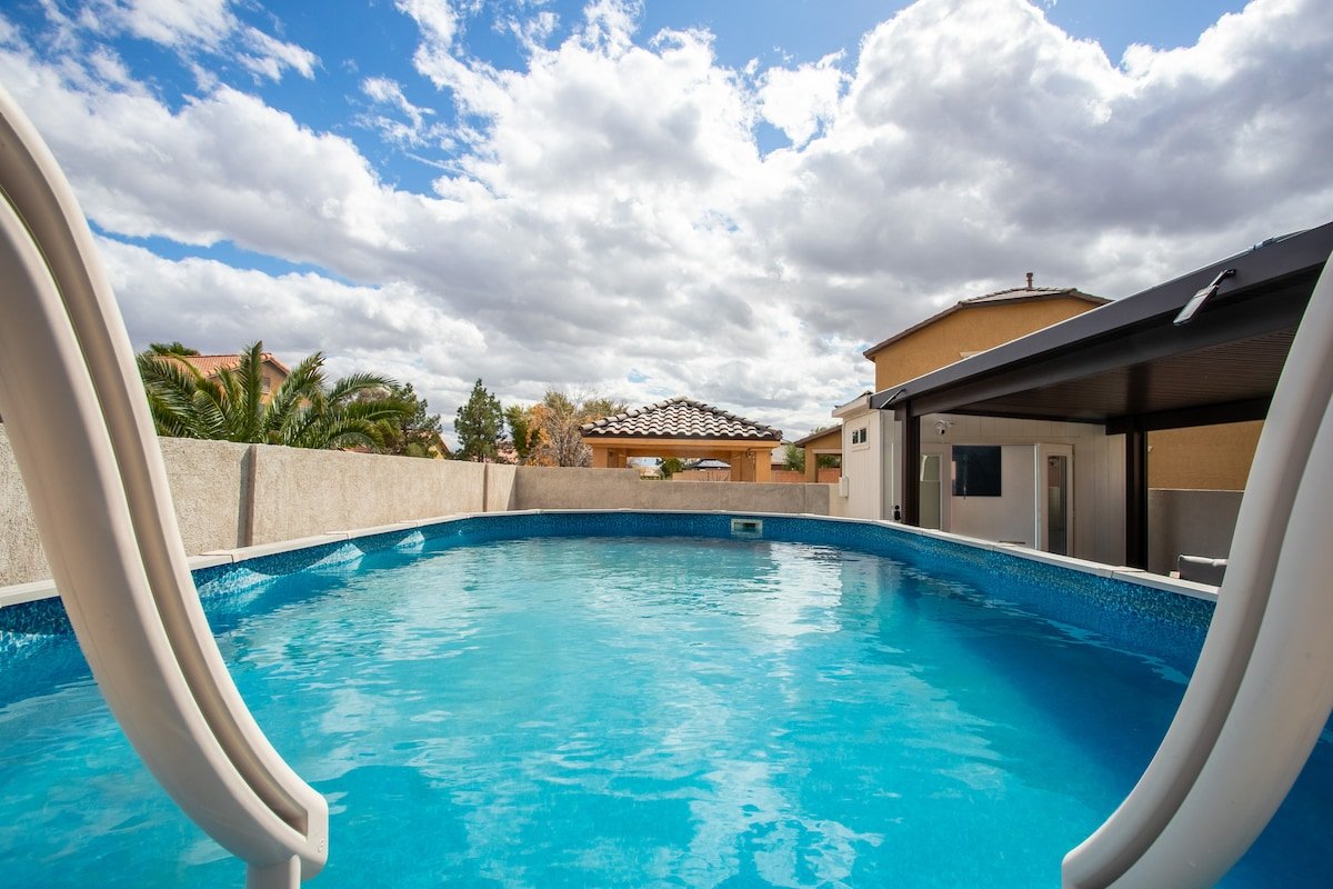 All-In-One 5BD Home w/ Pool, Arcades, Theater! gallery image 5