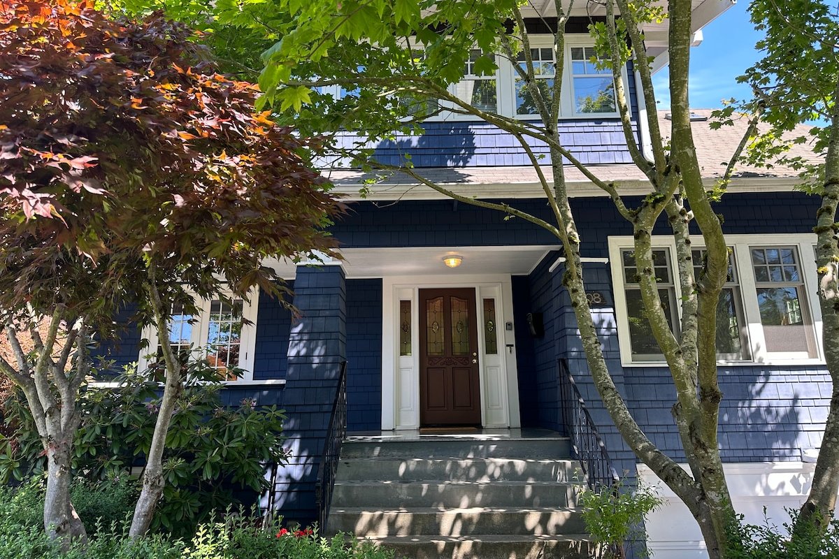 Historical 1916 Craftsman Family Home in Madrona gallery image 2