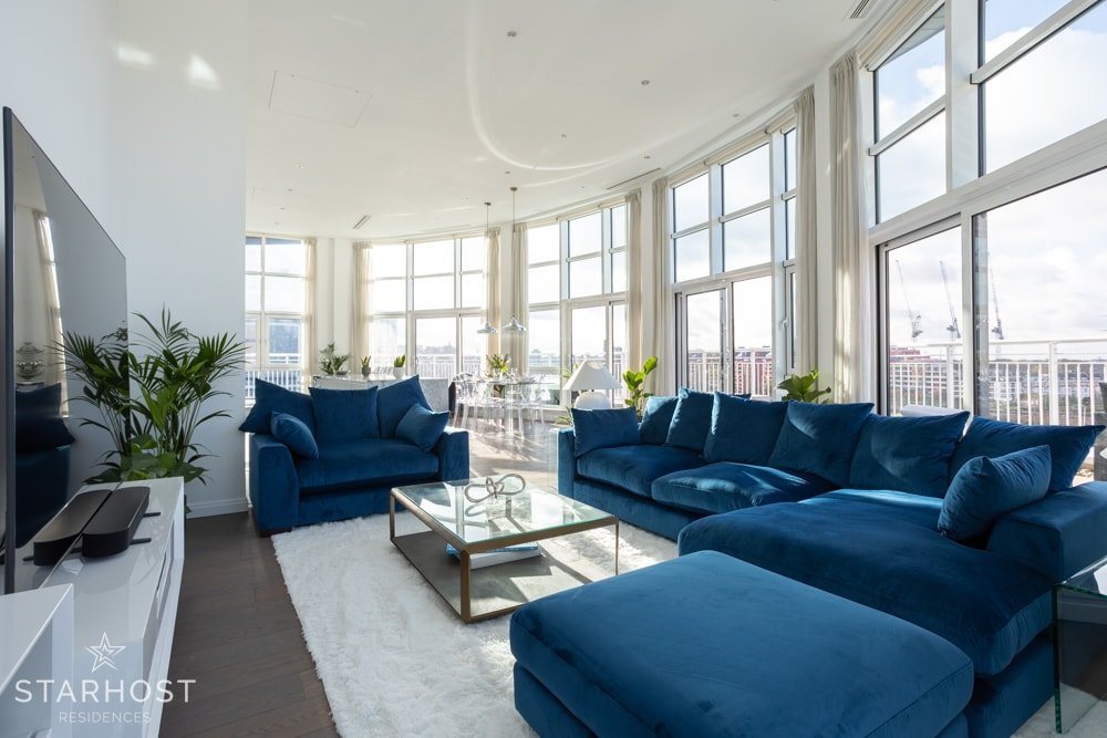 Amazing 3 Bed Penthouse with River Views & Parking gallery image 2
