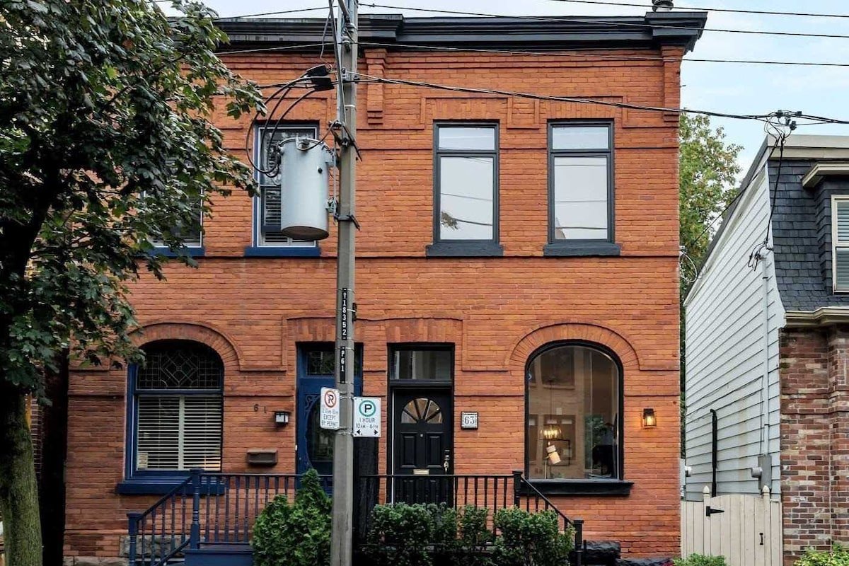 Entire House- Stunning Upscale Toronto – Historic gallery image 2