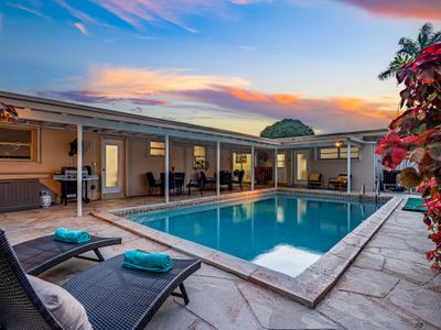 Family home 3 miles from Hard Rock Stadium w/ pool