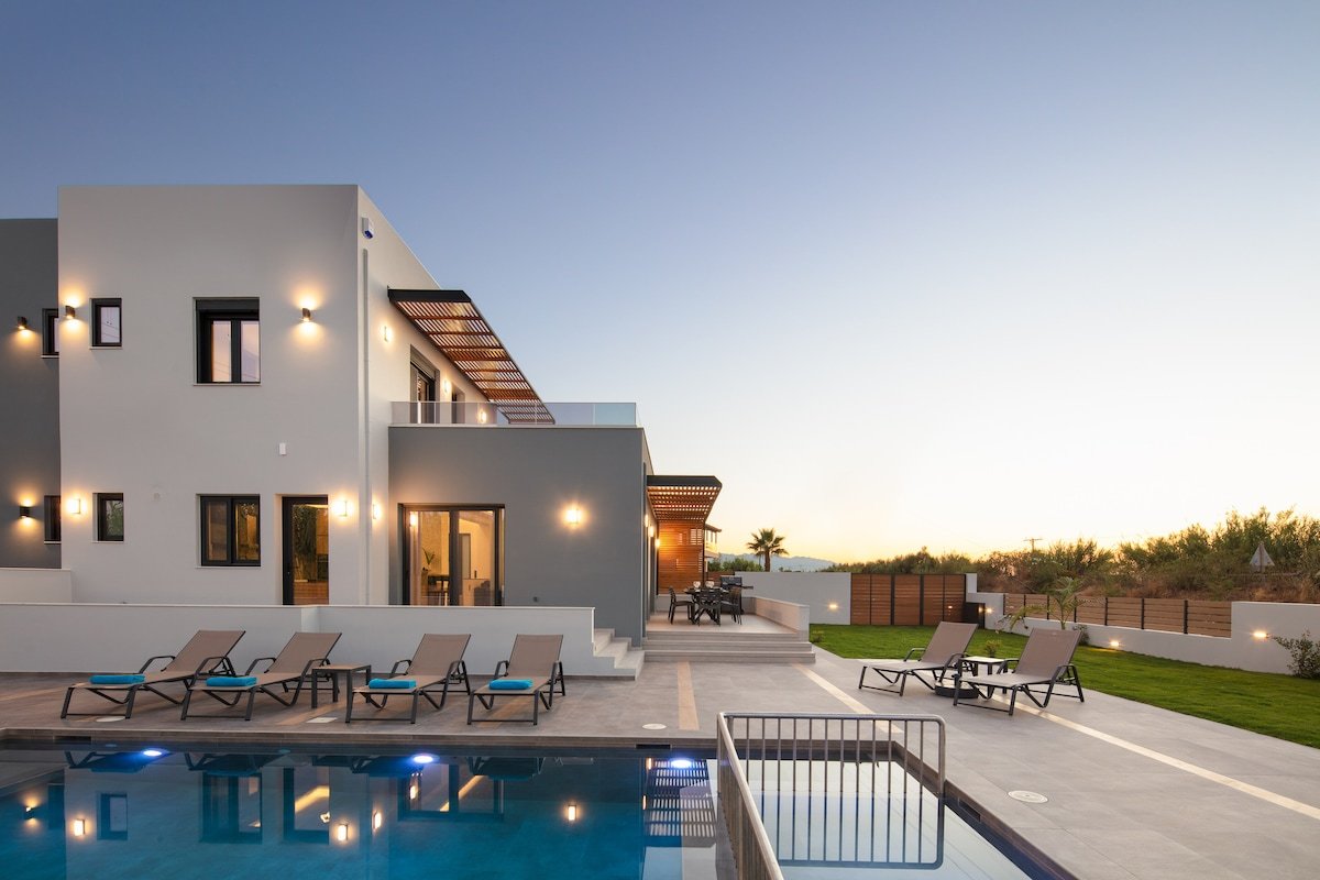 Sunnyside Villa II, Beach Within Walking Distance gallery image 3