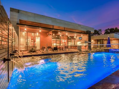 Above Pinnacle I Modern Luxury | Pool & Spa | Casi