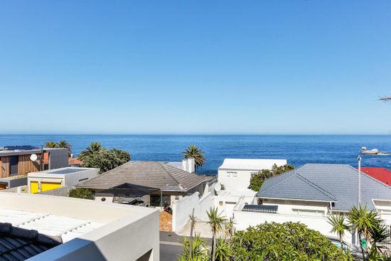 Photo 4 of Bakoven Blue accommodation in Bakoven, Cape Town with 3 bedrooms and 2 bathrooms