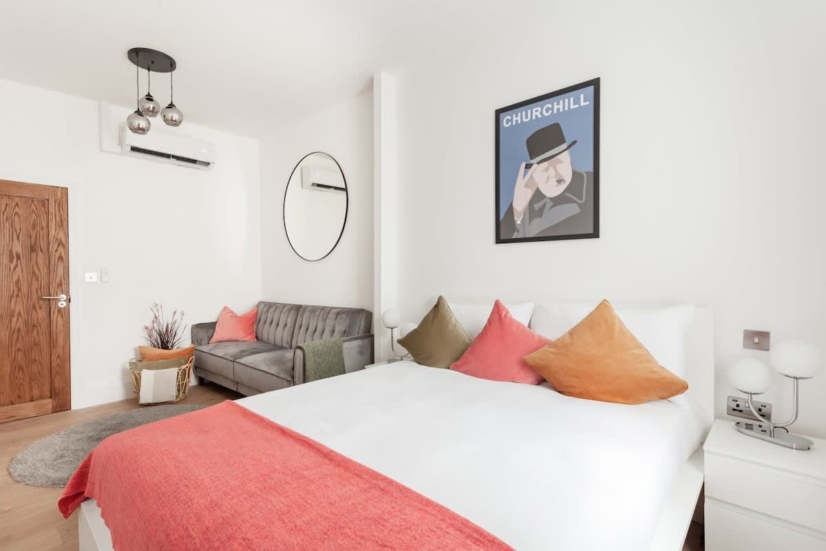 Elegant 2-Bed Oasis | Luxury Living in Marylebone gallery image 5