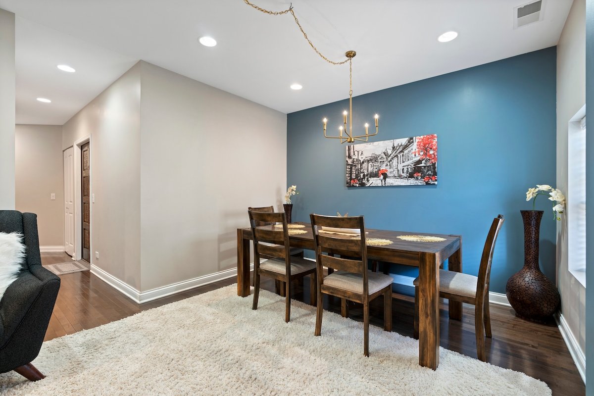 *Comfortable & Spacious Home Close to Downtown* gallery image 5