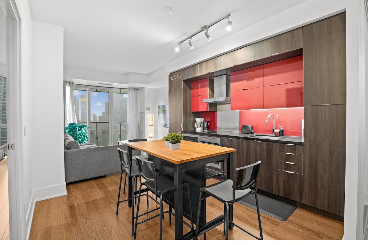 2 Bedroom 2Bath CN-Tower/Parking gallery image 5