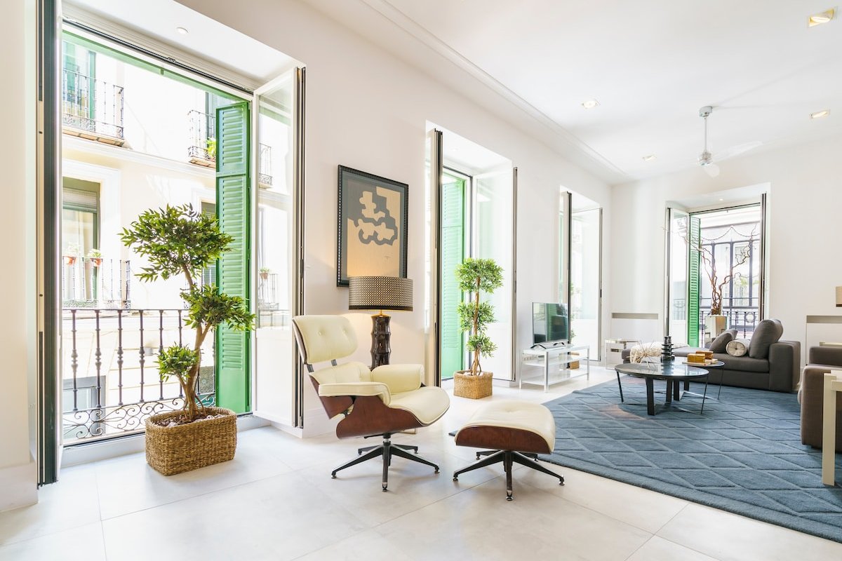 Homeclub | Elegant Apartment in Justice District gallery image 3