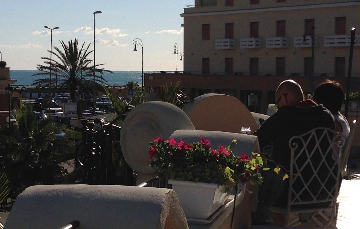 Ostia Lido sea view Charmin & Relax 1923 Building gallery image 3