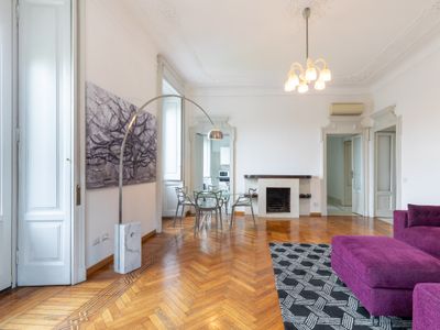 Elegante Appartamento con Vista Panoramica a Brera