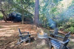 Hot tub|fire pit|Arcade game|King bed|6 mi to DT gallery image 5