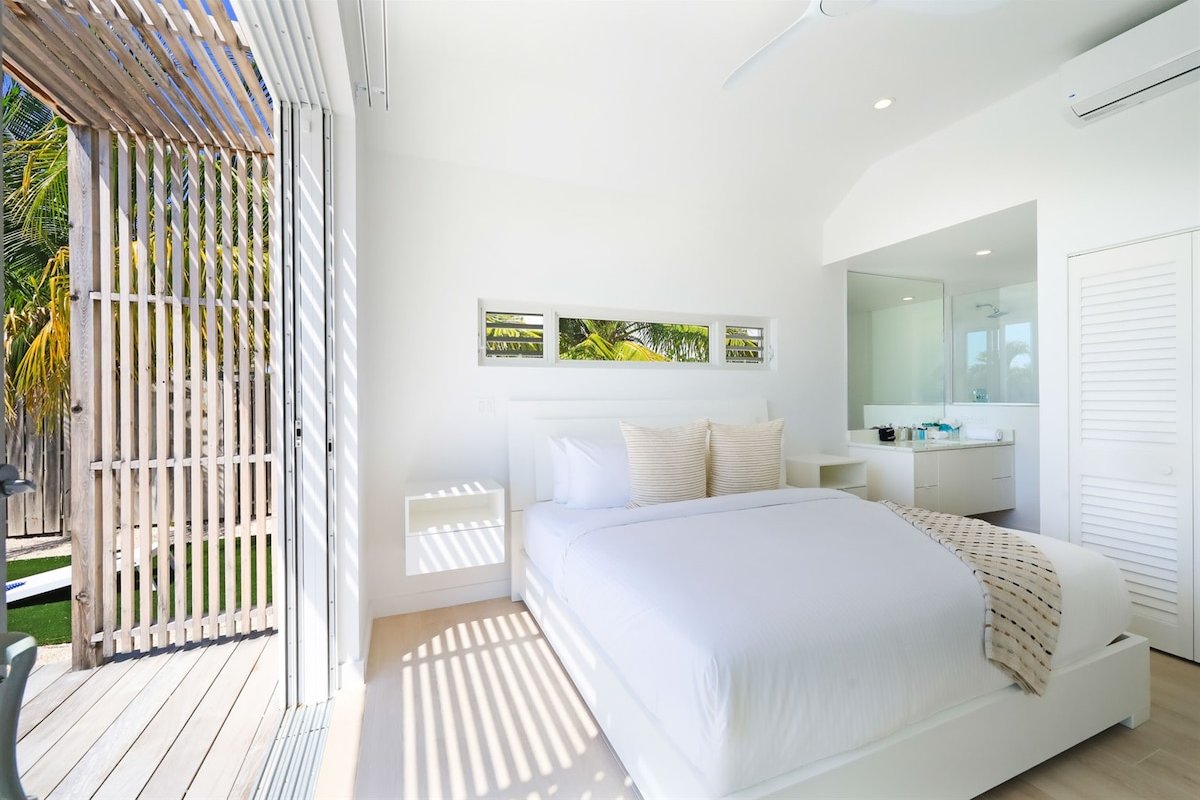 Sea La Vie: NEW Villa w/Pool, Walk to the Beach gallery image 5