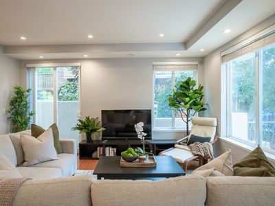 Cozy Holiday Stay in a Quiet Oakland Neighborhood