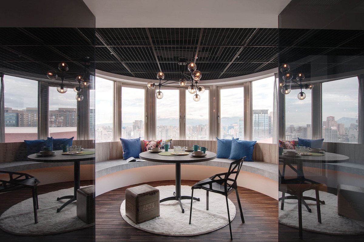 Deluxe TPE city view 3 beds room w/24hr reception gallery image 3