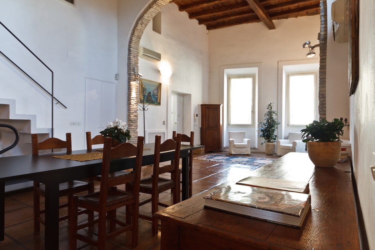 The Historic Nobleman’s Loft -5 Bedrooms! gallery image 3